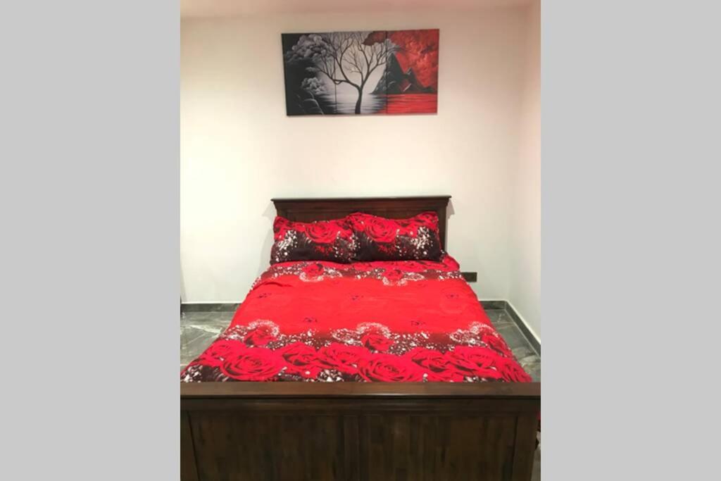 Bright, Stylish Studio Flat With Sky Sports Earley Exterior foto